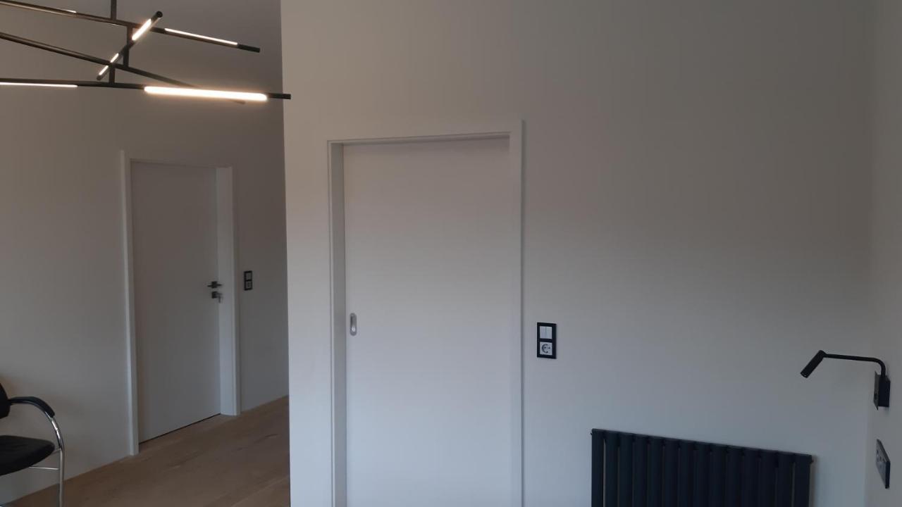 Ferienwohnungen Und Zimmer In Reutlingen-Goenningen Exteriör bild
